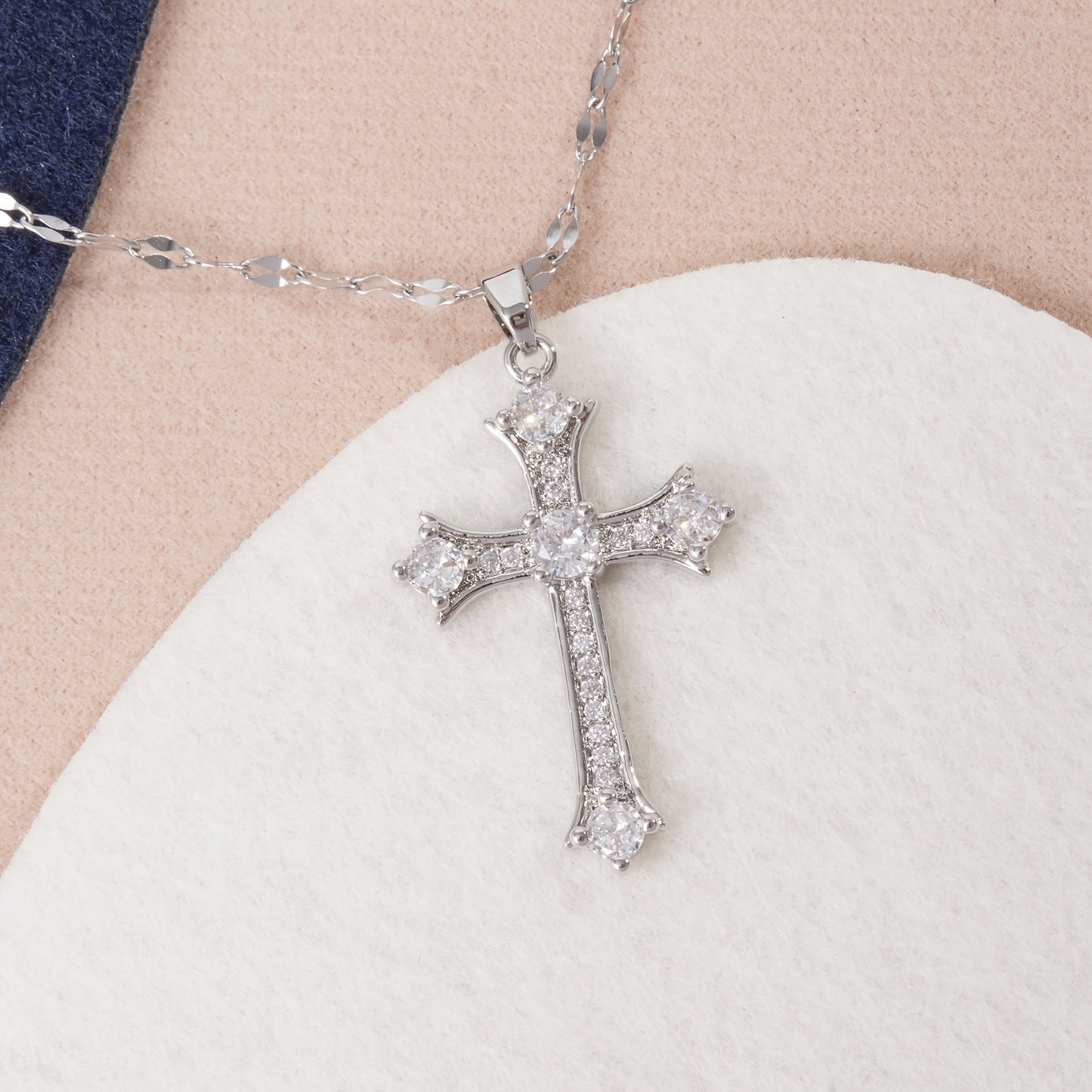 Fashion Pendant Necklace with Cross Charm Elegant Charm