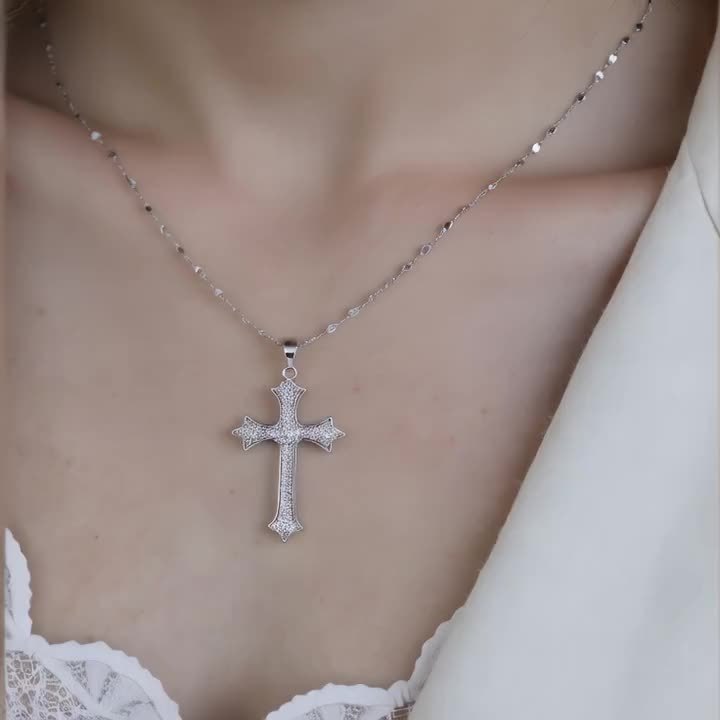 Fashion Pendant Necklace with Cross Charm Elegant Charm